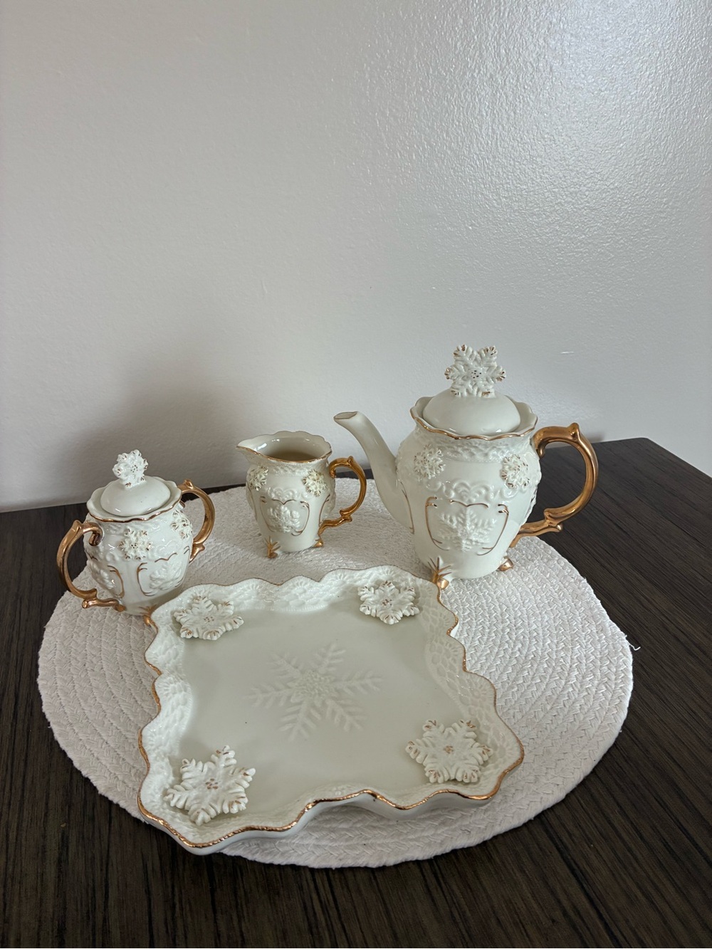 White & Gold Snowflake Porcelain Tea Set 4pc Teapot Lid Sugar Lid Creamer Plate